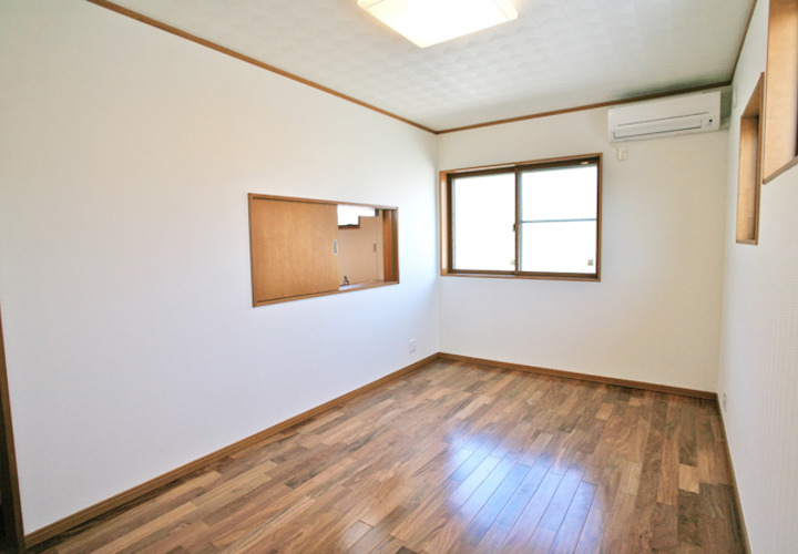 壁面に開閉窓をつけたセカンドリビング