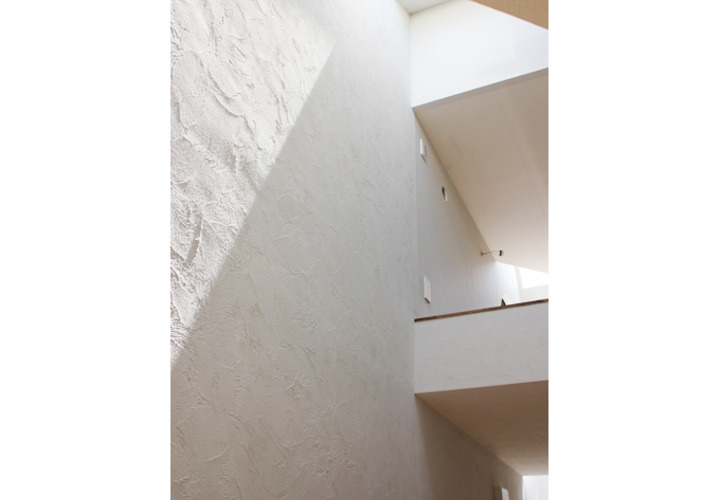 しっくい塗りの壁