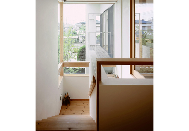 広がりのある景色を望む玄関ホール