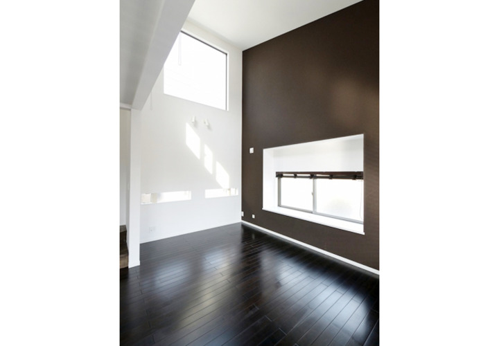 壁の一部に窓を設置し採光を確保