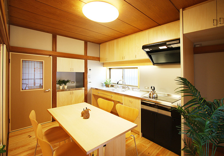 畳だった和室が和モダンに変わったダイニングキッチン（リフォーム）