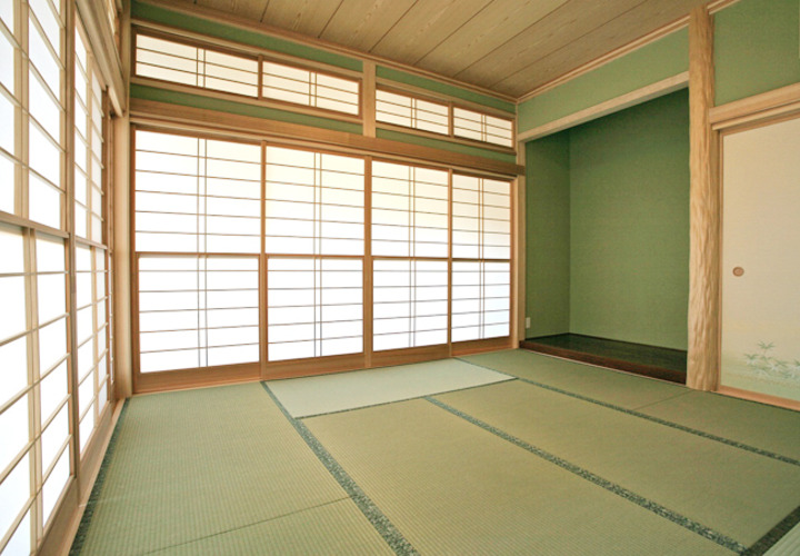 床の間が付いた広々とした明るい和室A