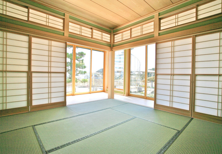 和室Aより開放感あふれる広縁を見る