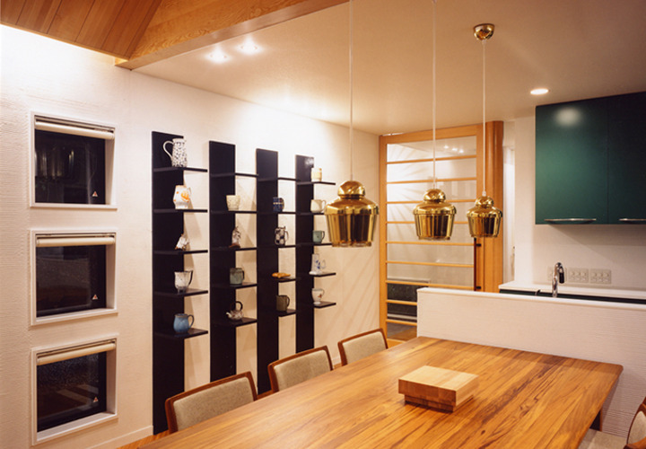 趣味のひとつのビアーマグが主役の飾り棚