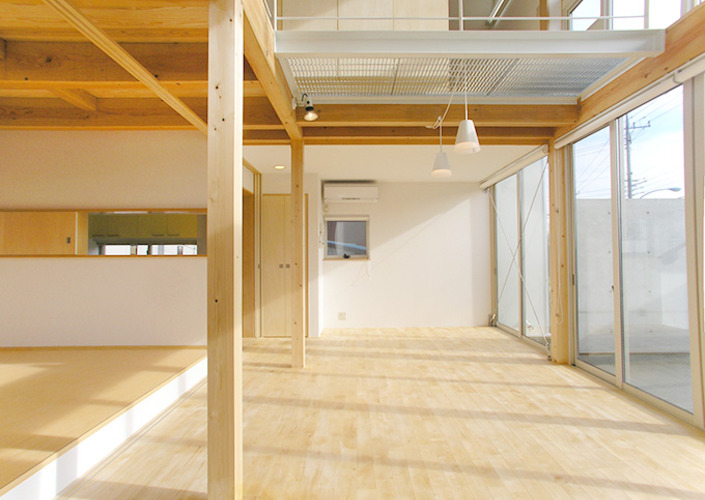 子供が安心して遊べる中庭のような前庭　ミニコンサートの開ける音楽教室