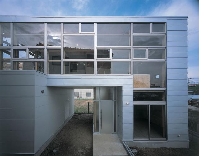 朝霞Kーリゾートとガレージにこだわる友達が集う家ー