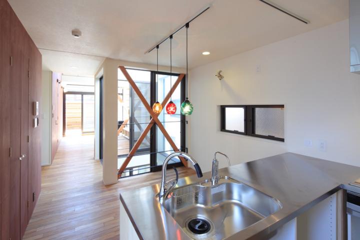 世田谷Iー5つの庭を取り込む3階建てで住宅密集地でリゾートのような生活ー