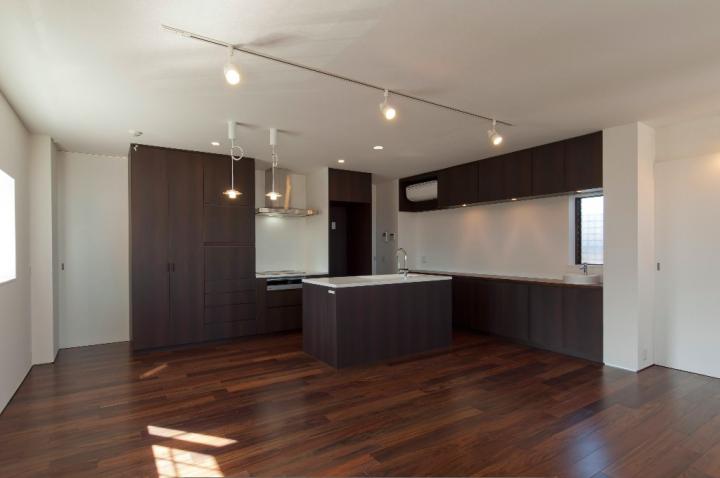 耐震ブレースのある家