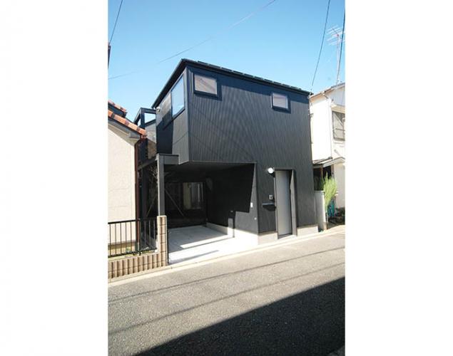 中庭とハナミズキの家