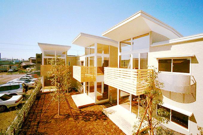 シンボルツリーを取り囲む家並み