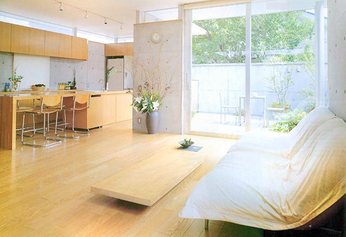 360度展開するハイサイドライトのある家