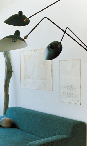 リビングの主役になるフロアランプ