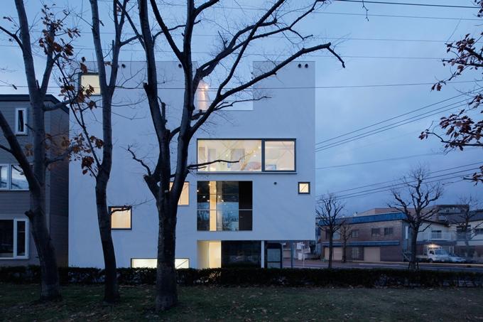 白のコラージュ