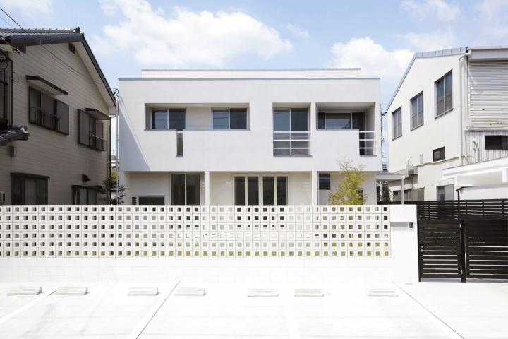 フラットホワイトの家