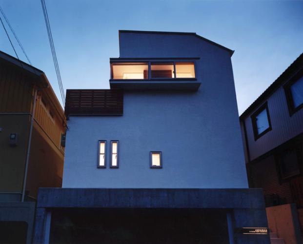 ガラスの箱があるデザイン住宅