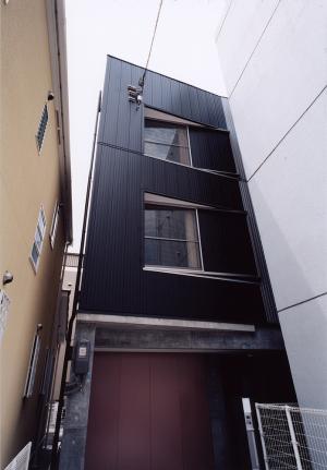 車と暮らす狭小住宅