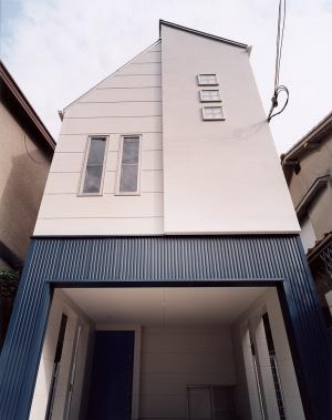 スキップフロアーのある狭小地住宅