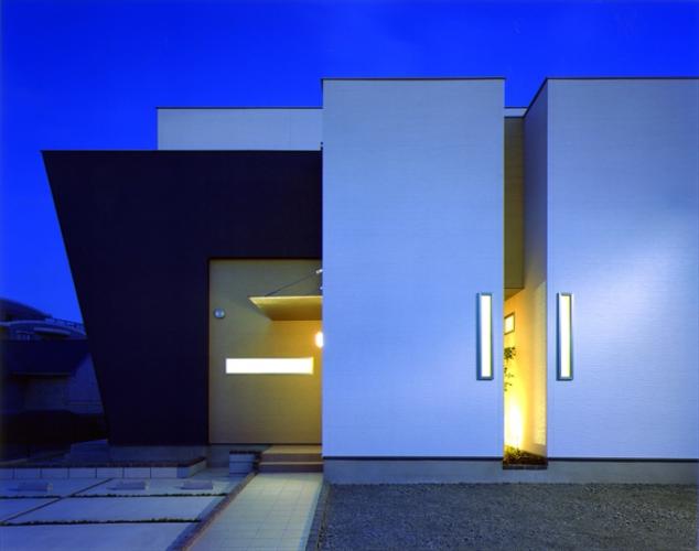 N2-house [切抜かれた家]