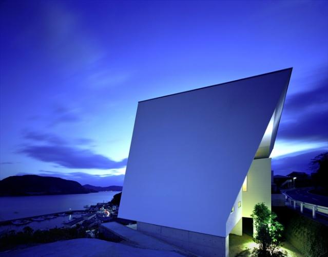 I-house [水平線の家]