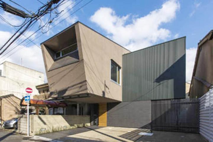 古い町並みでの都市型 鉄骨 2世帯住宅：丸太町の住宅