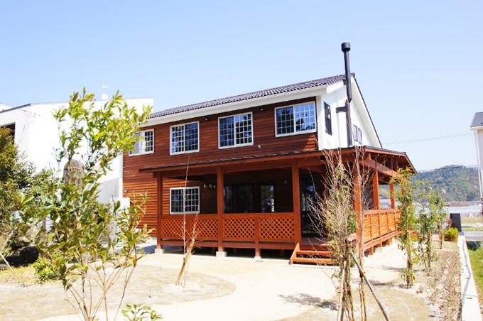 湖畔に暮らす家