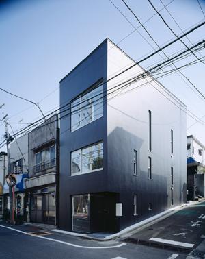 代沢の住宅 / 11坪に盛り込まれた店舗付住宅