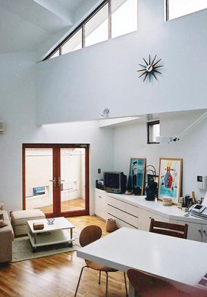 ハイサイドから光りあふれる家