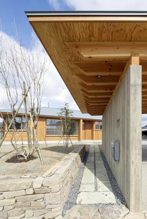 守山の家／大屋根に包まれた平屋の住まい