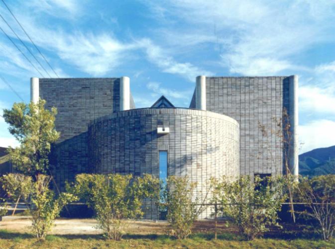 八本の柱のある家