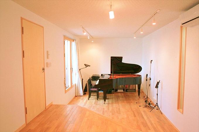 ピアノ室のある家