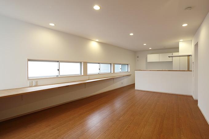 北千束　長窓とカウンターの広がる２世帯住宅