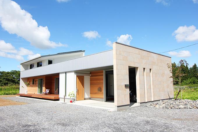 緑と青空広がるWAIDOな家