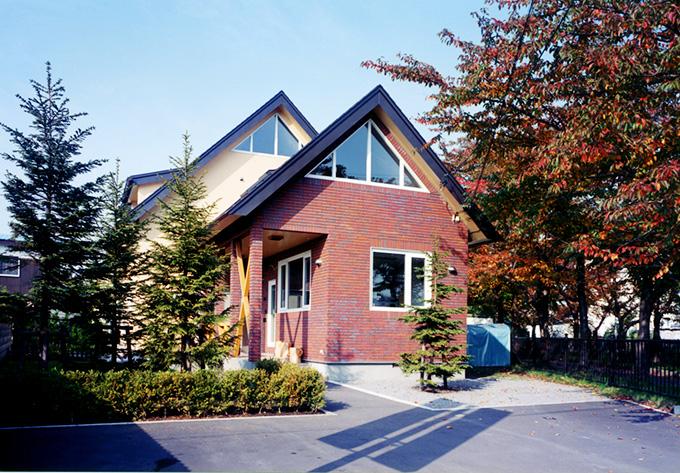 サイクリングロードの家