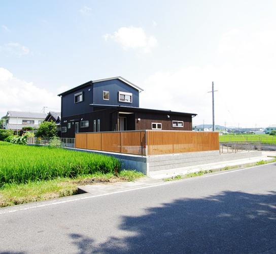 薪ストーブのある家