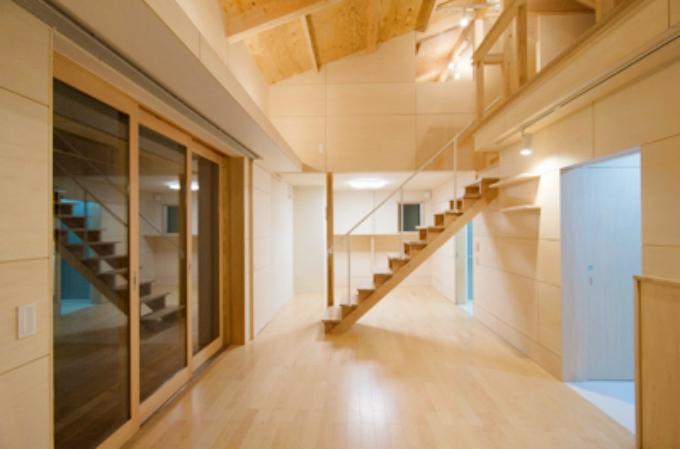 カゾクヲクルムイエ