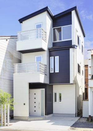 北側道路で間口2間で建つ明るく開放的な住まい