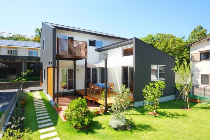 ポップなインテリアとモダンスタイルの家