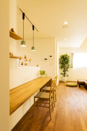 お互いの時間を思いやる床座スタイルの家