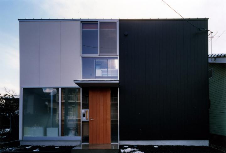 2つの中庭のある家