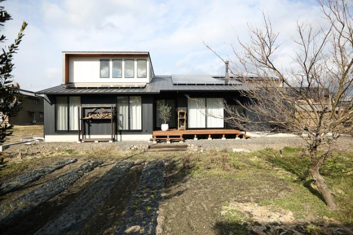 四季を楽しむ平屋の住まい