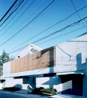 上原の家（RC＋鉄骨・都市分棟型二世帯コートハウス）