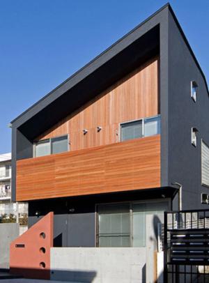 吹き抜けのある木の家