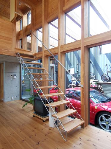 町田ＴＮ邸＜人、車、自然が共存する混構造の家＞