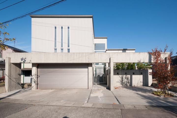 久安の家｜プライベートな外部空間を持つ家