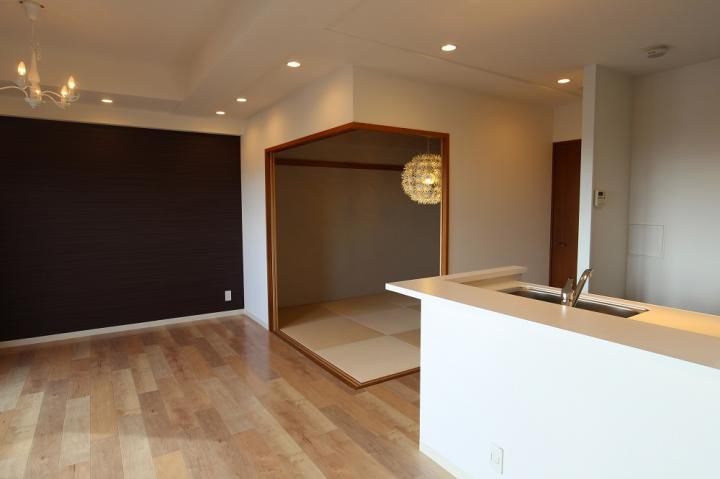 大パノラマの夜景と音楽を堪能できる大人空間