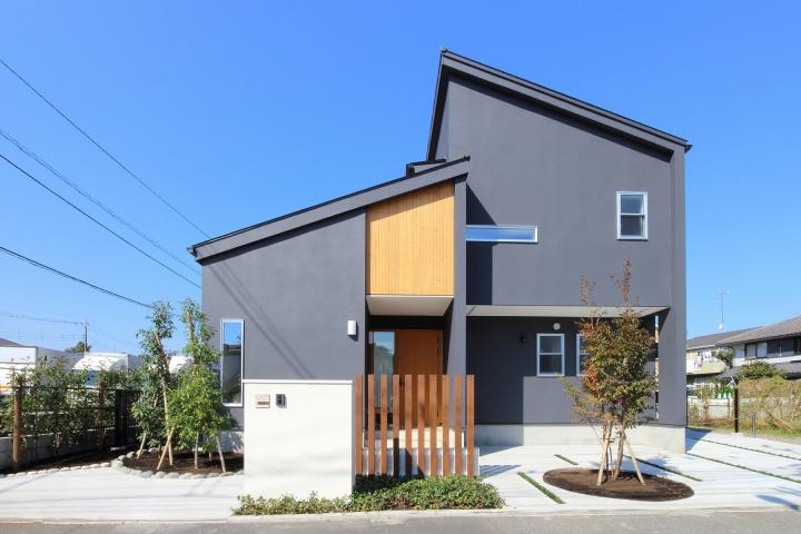 “離れ”のような和室をもつ郊外型住宅|八王子の家