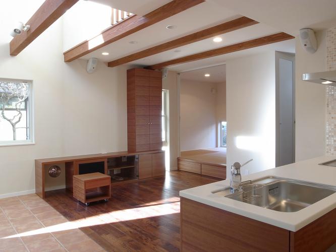 ワンフロアワンルームの木造住宅｜小平の家