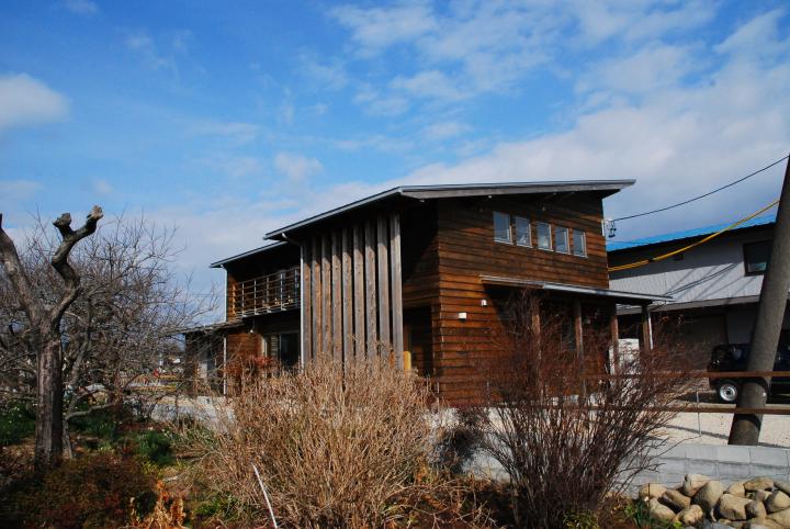 片流れ屋根の家