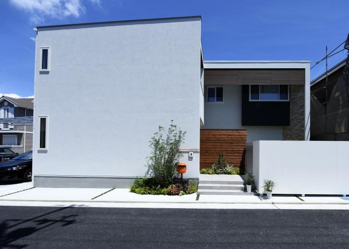 豊かなものは外からやってくる L字型中庭のあるパッシブハウス