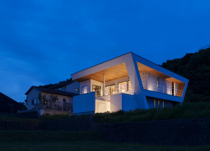 N12-house 「回遊テラスのあるガレージハウス」